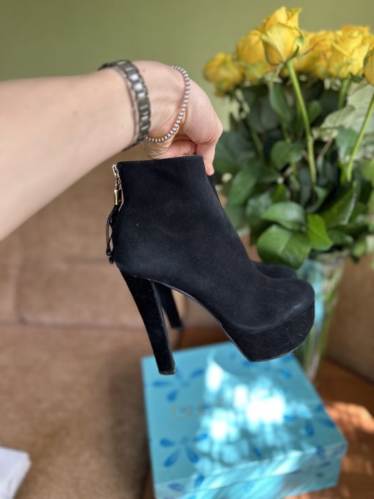 Ботинки, напівчоботи жіночі