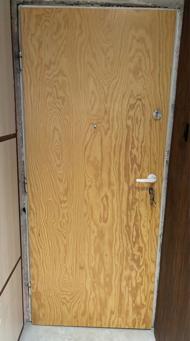 Drzwi wewnetrzne do mieszkania lewe