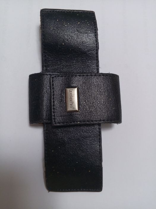 Etui do paska na telefon.