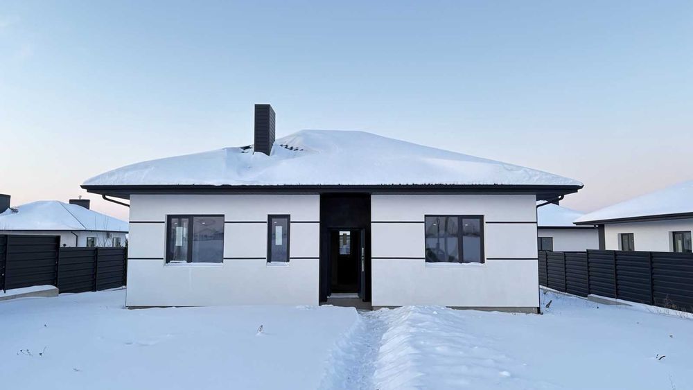 Продається  будинок у селі Боратин. Можна  під "Є ОСЕЛЯ"