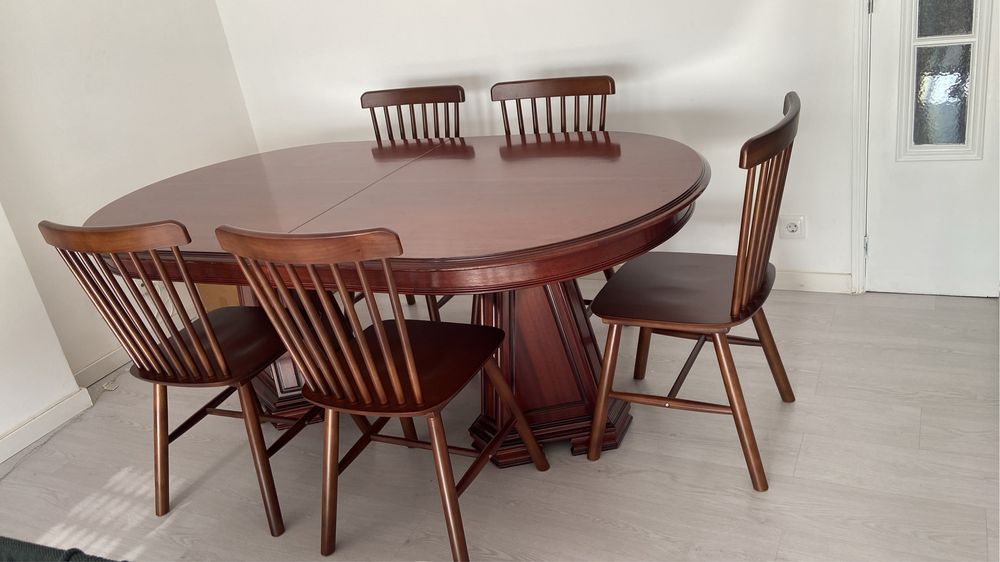 Mesa em nogueira