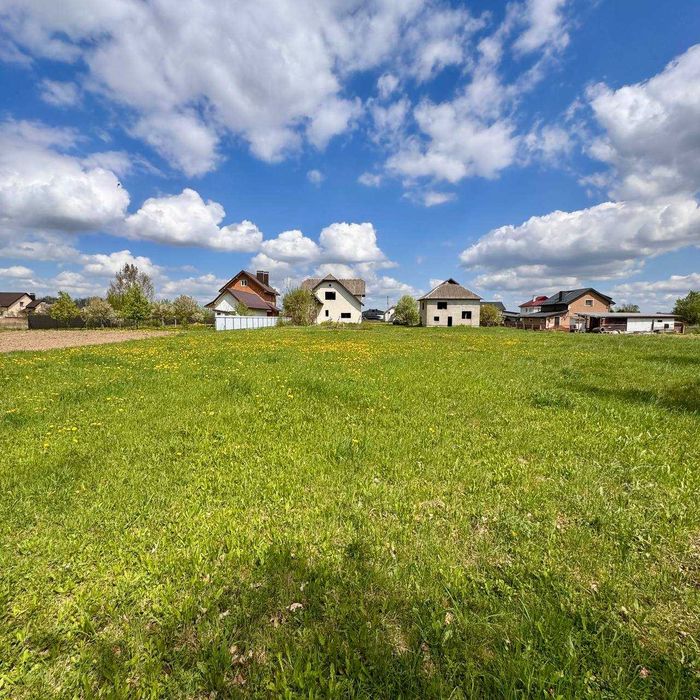 продаж велика земельна ділянка з коробкою будинку. дуже гарне місце.