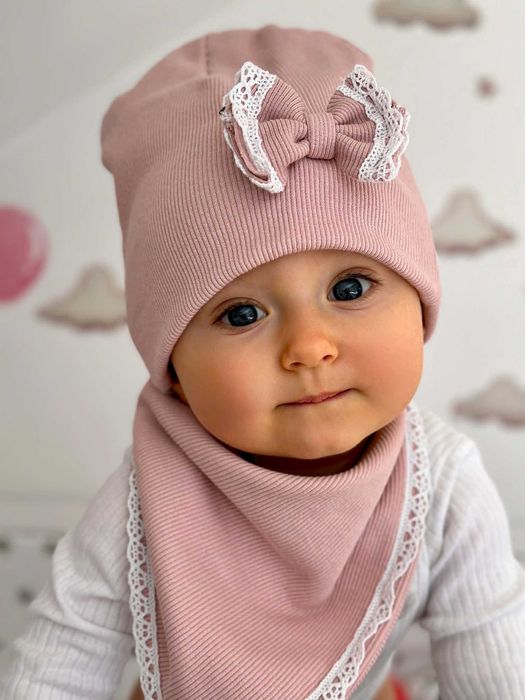 Prążkowany komplet dziewczęcy: czapka z kokardą i chusta z koronką 4-6 lat
