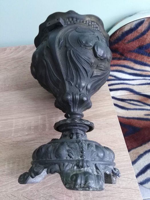 Підставка під гасову лампу