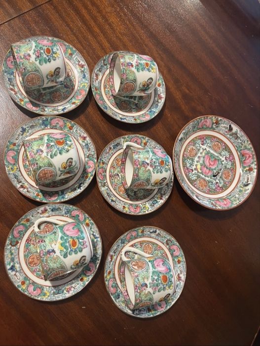 6 chavenas de cafe e pires de apoio em porcelana