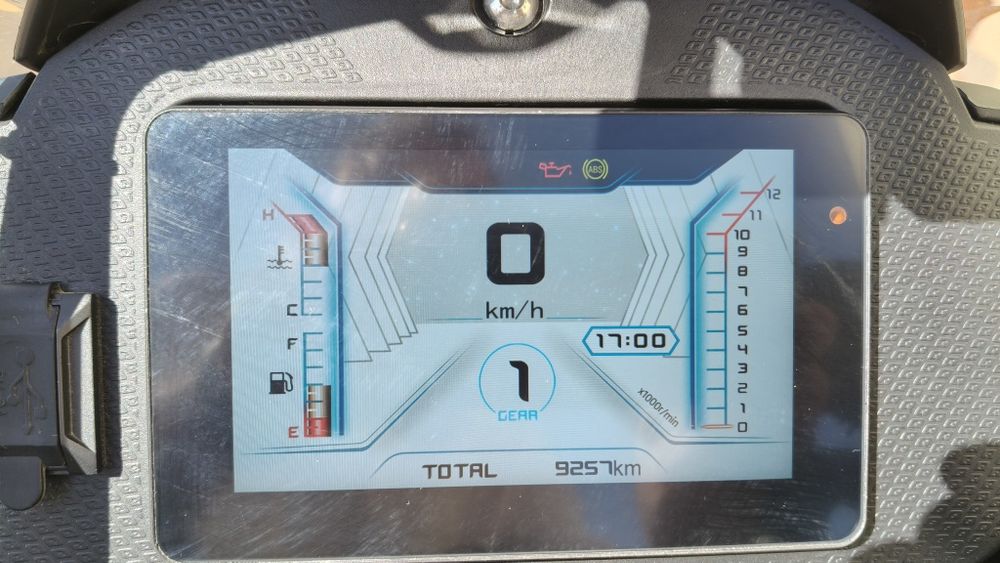 QJMOTOR SRT 700X, como nova, garantia até 2029