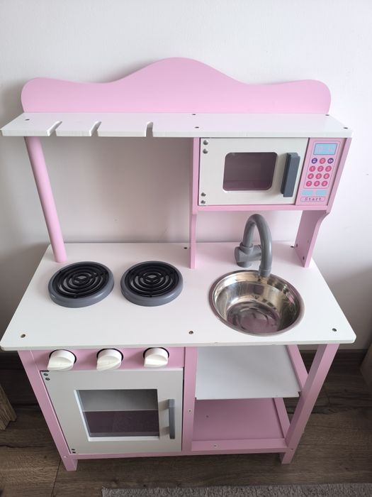 Kuchnia drewaniana różowa