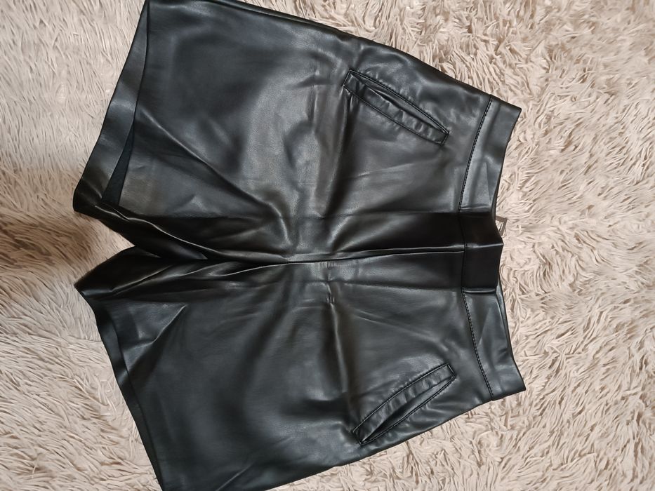Жіночі шкіряні шорти