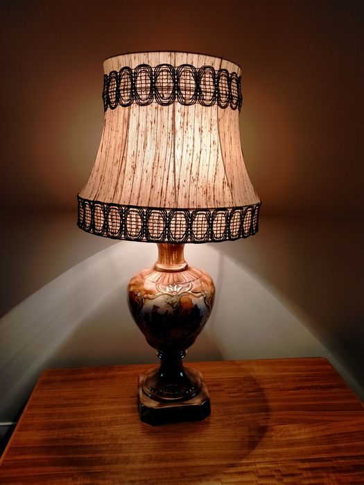 Ceramiczna lampa z abażurem