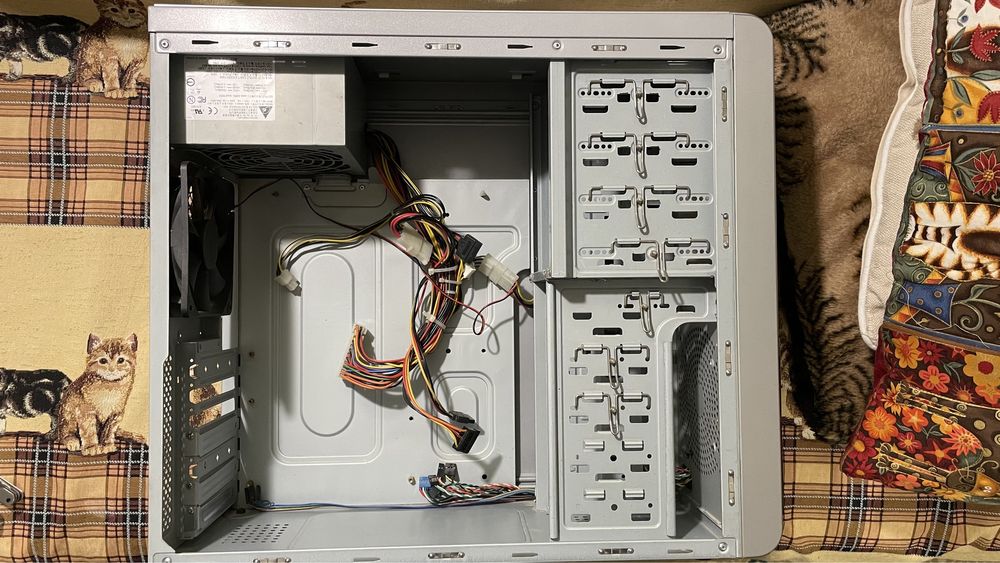 Корпус ASUS з блоком живлення 350W