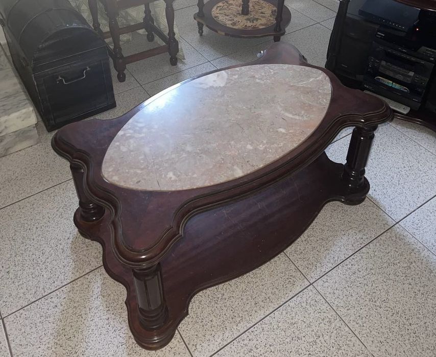 Mesa de madeira de centro