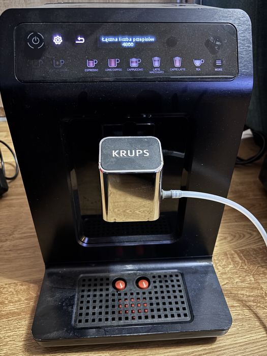 Krups evidence niski przebieg z mlynkiem metal obudowa, kolorowy ekran