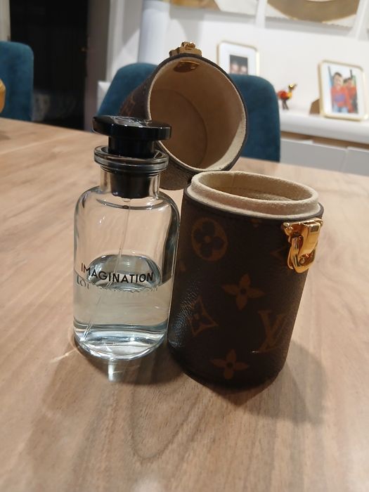 Bolsa e perfume da  Louis Vuitton! Perfume esta a meio