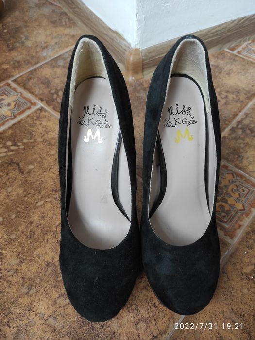 Взуття жіноче  натуральний замш