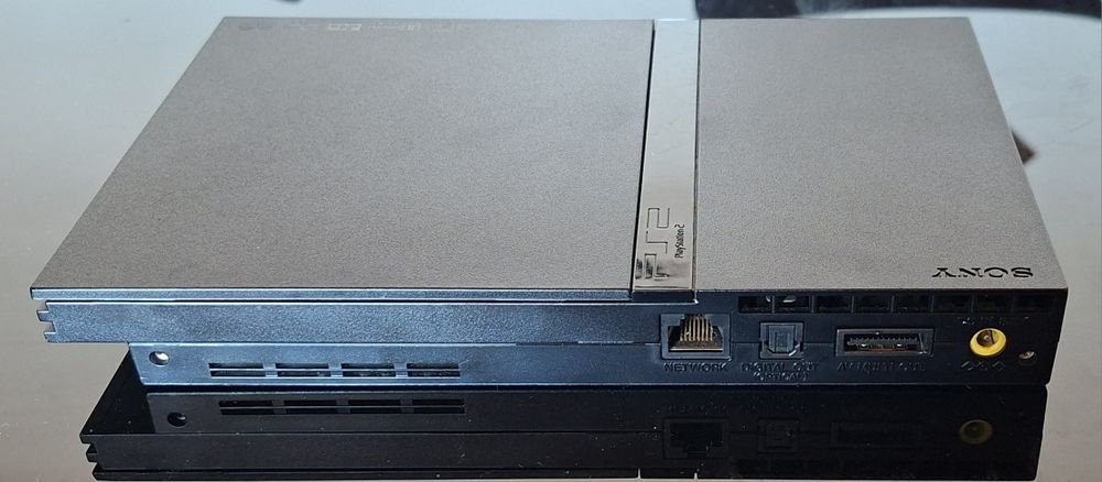 PlayStation 2 Slim + 2 Jogos