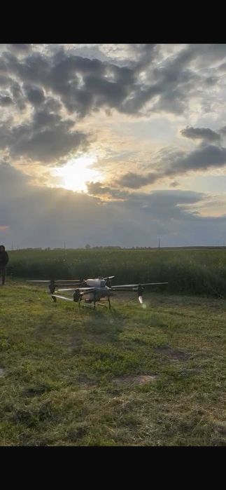 Profesjonalne opryski dronem AGRODRONEM DJI AGRAS T50