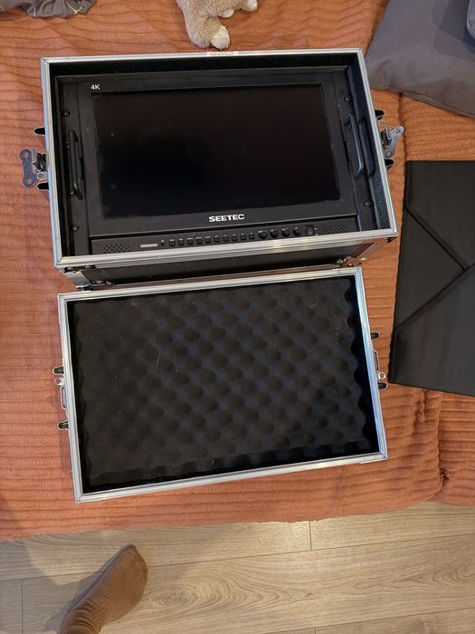 Monitor reżyserski SEETEC P173-9HSD-CO 17,3" w walizce, 3G-SDI