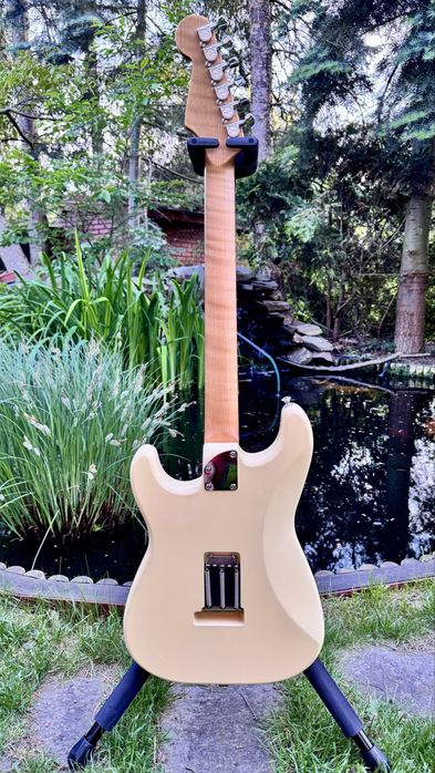Gitara Majesty Customs Stratocaster