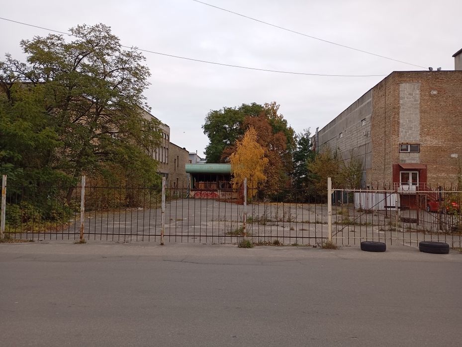 Оренда земельної площадки з приміміщенням