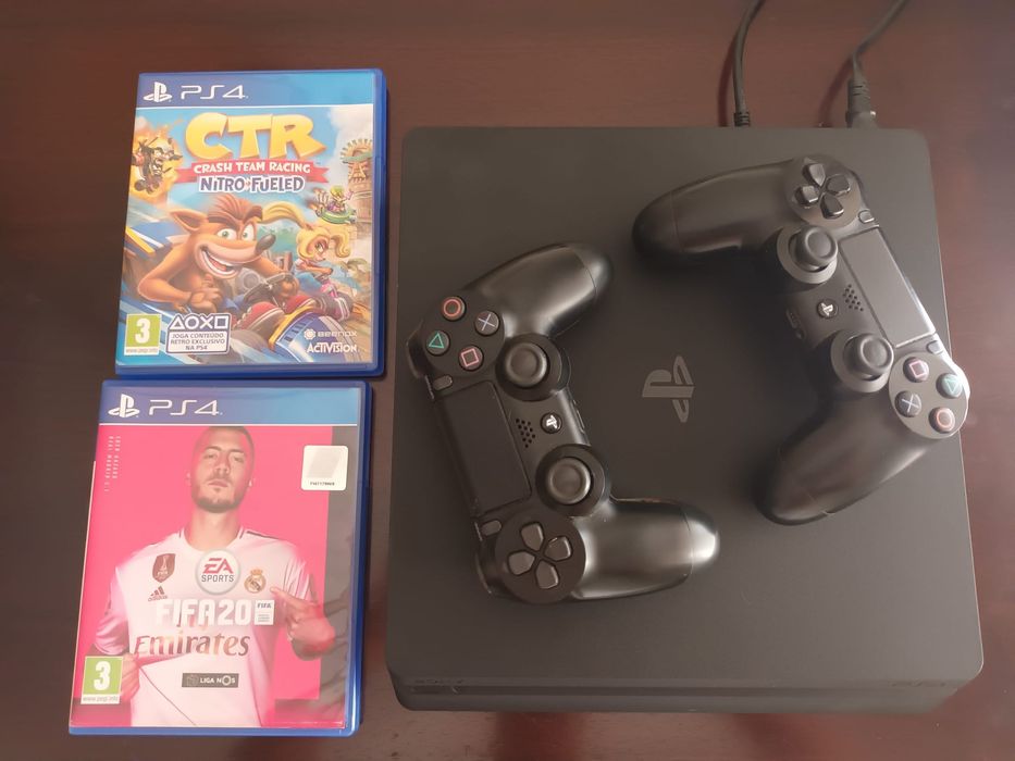 Vendo playstation 4 + 2 jogos + 2 comandos