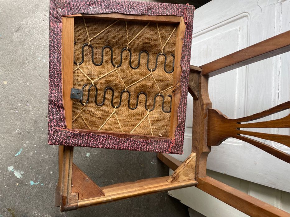 Conjunto de 6 cadeiras vintage (5 de 1 estilo e outra de outro)