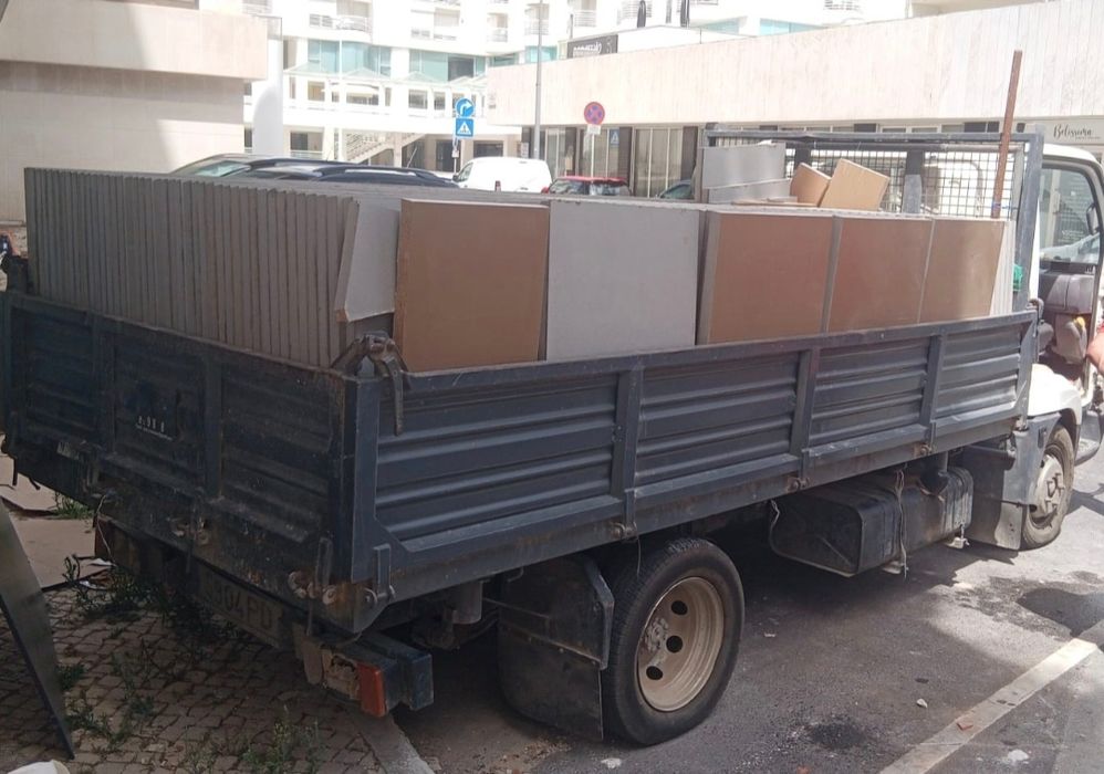 CARRINHAS COM E SEM AJUDANTES p/carregar todo o tipo de entulho e lixo