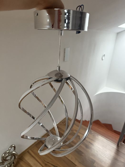 Lampa wiszaca srebrna