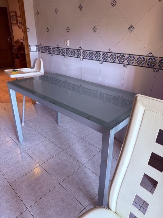 Mesa de sala/cozinha com 4 cadeiras