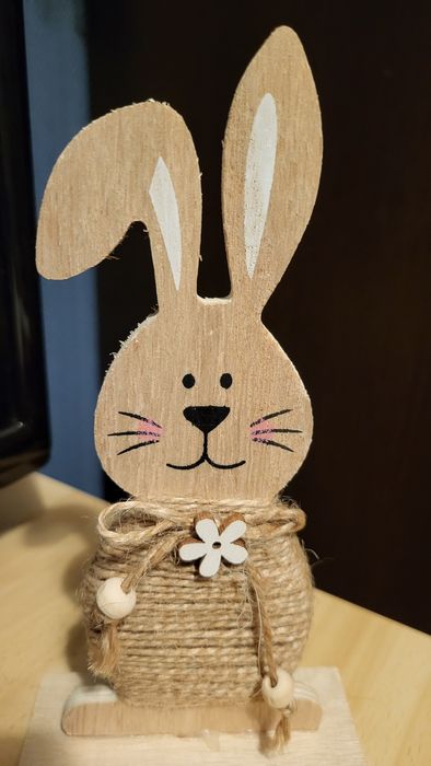 Dekoracja świąteczna. Zajączek drewniany.