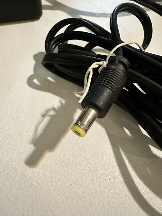 Kabel zasilający do laptopa