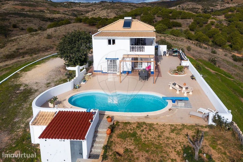 Moradia T4 para venda