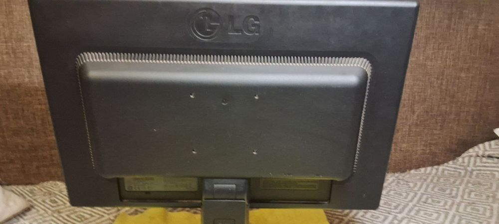 Монітор LG-19 дюймів