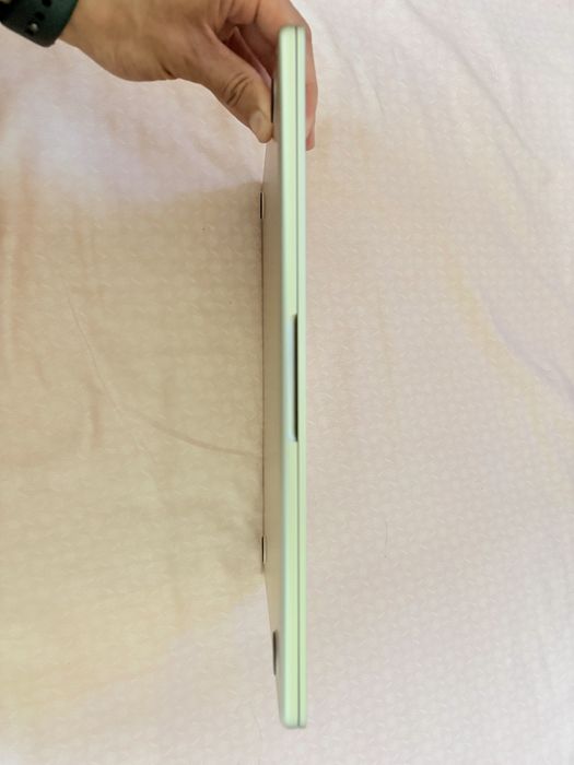 MacBook Air 13.6” з чіпом Apple M2