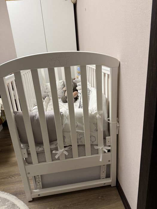 Дитяча кроватка