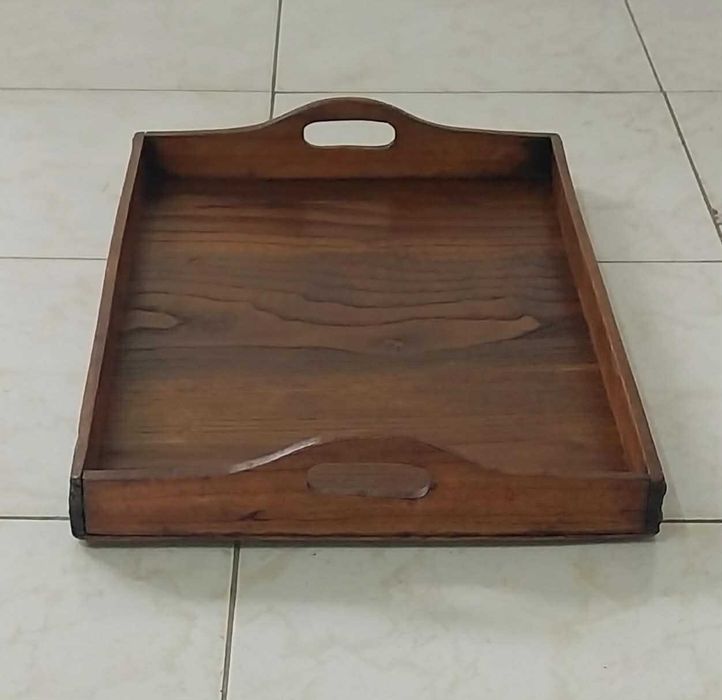 Antigo e Original Tabuleiro de Servir Artesanal, Castanho e Vinhático?