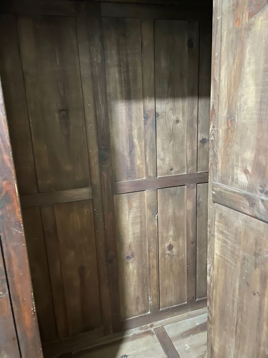 Roupeiro antigo, pode comprar para restaurar