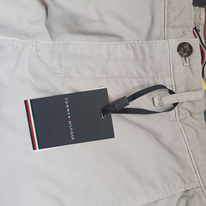 Męskie spodnie marki Tommy Hilfiger