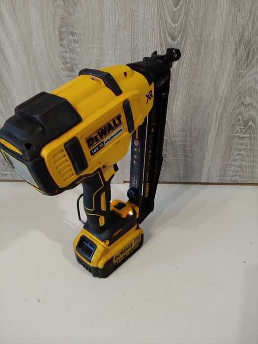 Dewalt DCN660 aku gwozdziarka 18v 4.0ah bezszczotkowa