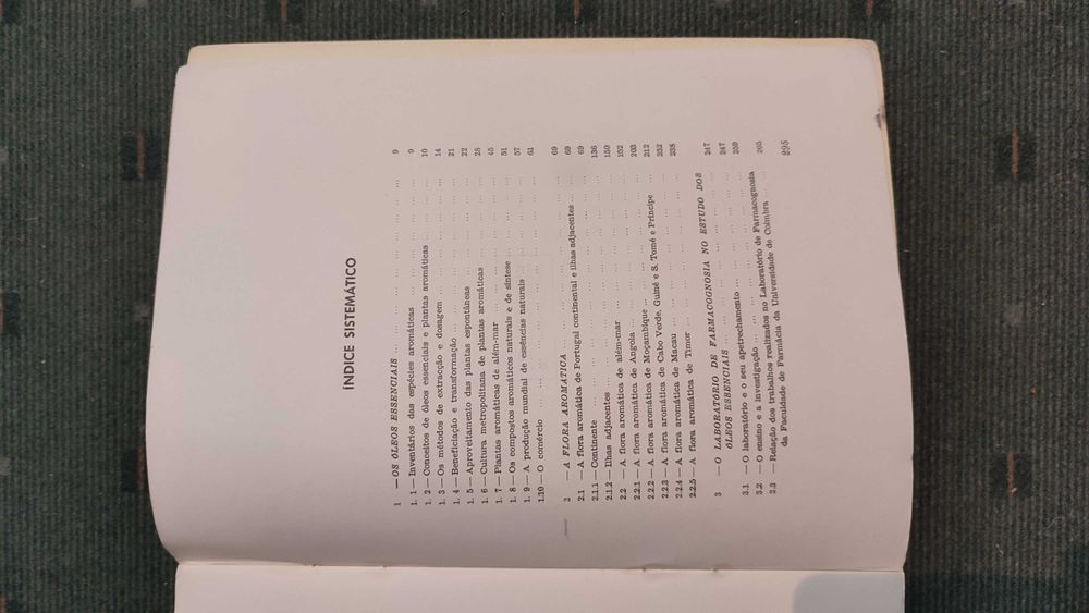 Elementos da Flora Aromática - Óleos Essenciais de Portugal e Angola