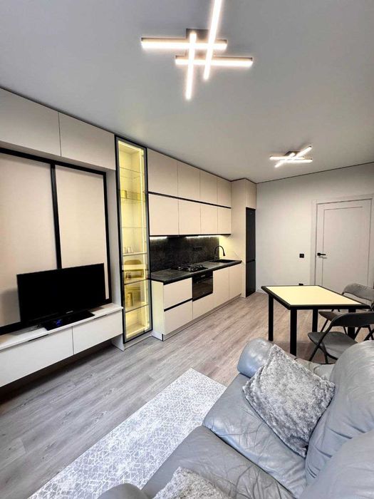 Продається 1-кім. квартира з дизайнерським ремонтом в центрі міста