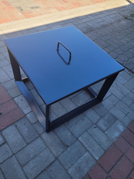 Masywne paleniska stalowe.