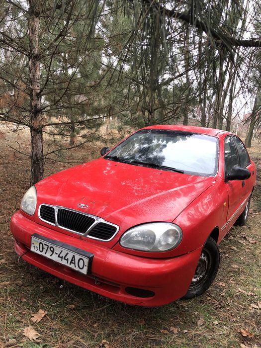 Продам Daewoo Lanos на полном ходу! 
Мотор 1.5 после капиталки, работает отлично. 
Коробка без нареканий. 
По кузову абсолютно целый, не гнилой!! 
Есть сколы, царапины по ЛКП. 
Ходовая в хорошем состоянии. 
Исправный ГУР, кондиционер (заправить), электростеклоподъемники. Салон опрятный. 
Электрика вся рабочая, хороший аккумулятор. 
Авто по техпаспорту как и брал!! 

Так же рассмотрю обмен! 

1200$, возможен торг. 
Новодонецкое 

+38**************67
