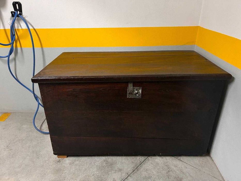 Caixa de madeira antiga