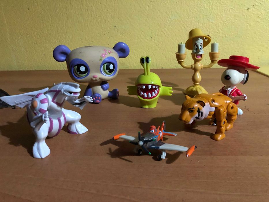 Brinquedos Variados (alguns coleccionáveis)