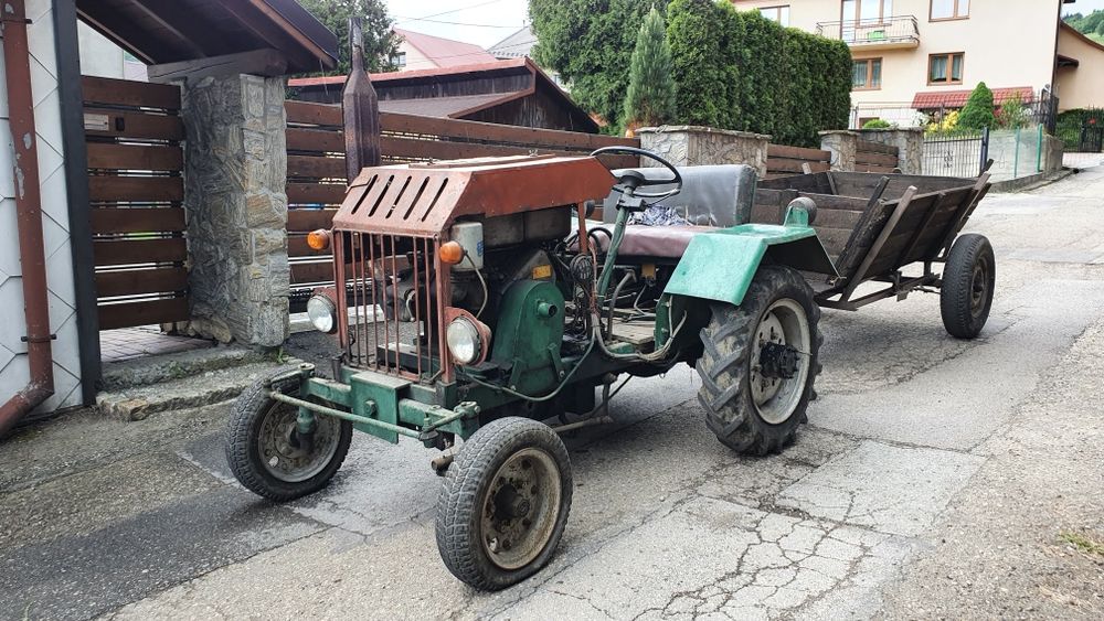 Ciągnik traktor SAM 15 wraz z przeczepką z hamulcami i zabudową
