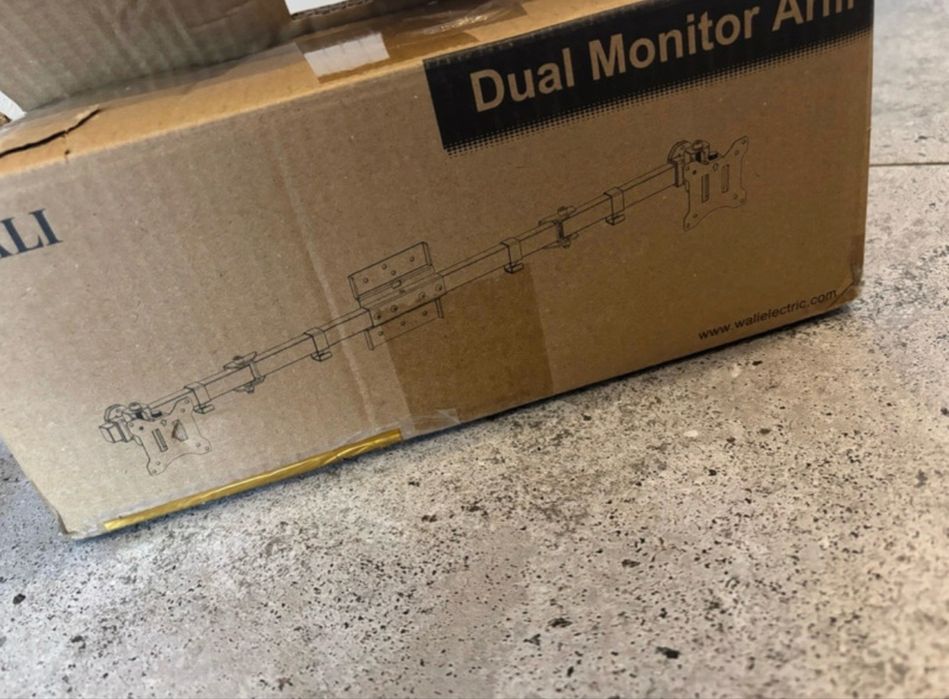 uchwyt ścienny na dwa monitory marki WALI.