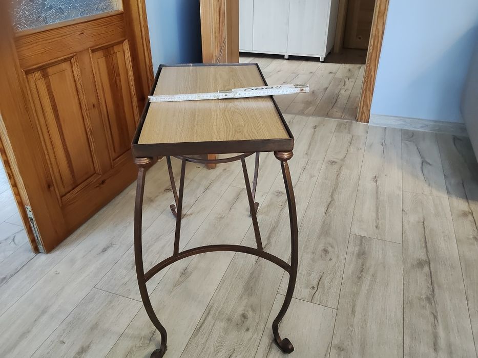 Stolik pod akwarium