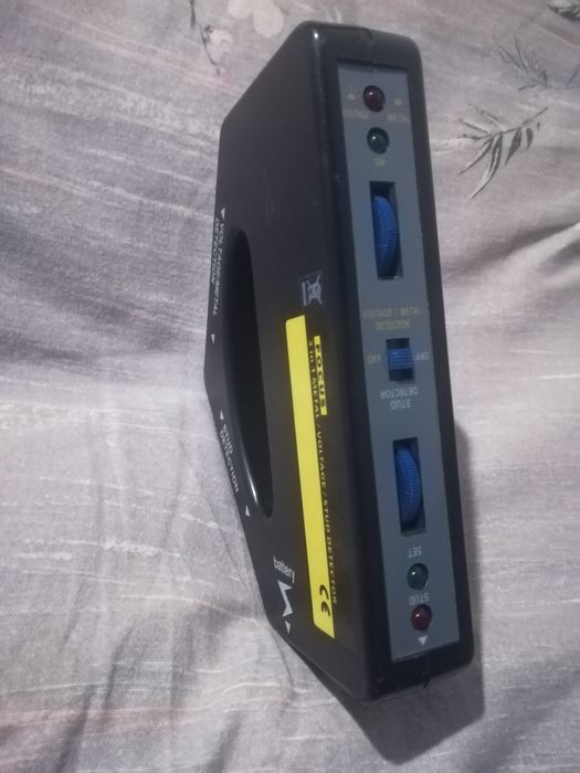 Detektor prądu metali oraz drewna