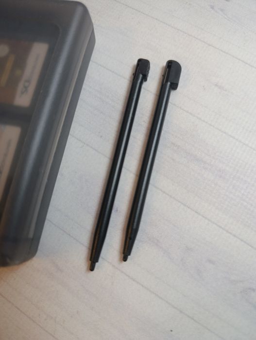 Кейс для картриджів Nintendo DS з іграми (8шт) та 2 стілусами оригінал