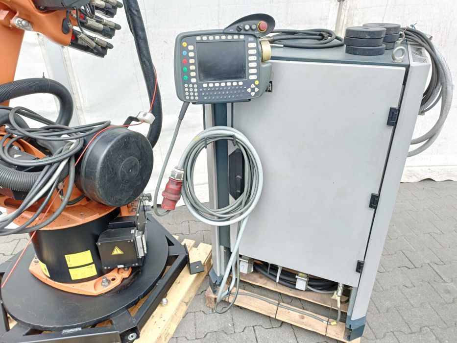 Stanowisko spawalnicze PIAP robot KUKA spawarka KEMPPI